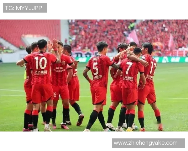 南京足球队配合引发热议球迷对战术选择和球员默契提出质疑